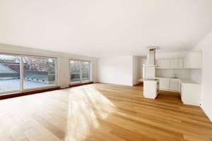 Einzigartiges Penthouse - Lichtdurchflutet | 2 Bäder | 70m2 Wohnzimmer
