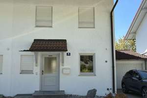Doppelhaushälfte mit großem Garten, Terrasse und ausgebautem Dachgeschoss zur Miete in Marktl am Inn – Sandbergstraße 15, 84533 Marktl – Vorschaubild 2