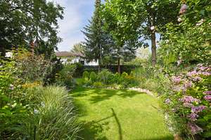 Wohnen wie im EFH: Luxuriös ausgestattete Komfortwohnung mit herrlichem Gartengrundstück und TG – Die vollständige Adresse der Immobilie erhältst du vom Anbieter., 13467 Hermsdorf, Berlin – Vorschaubild 1