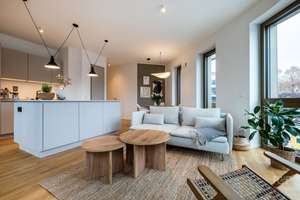 Außergewöhnliche, lichtdurchflutete 3-Zimmer-Wohnung inklusive EBK und TG Stellplatz