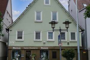 Zweifamilienhaus mit Maisonettewohnung und Gewerbeeinheit im Ebersbacher Stadtzentrum – Die vollständige Adresse der Immobilie erhältst du vom Anbieter., 73061 Ebersbach an der Fils – Vorschaubild 1