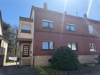 Zweifamilienhaus mit Garten und Garagen in begehrter Lage von Püttlingen