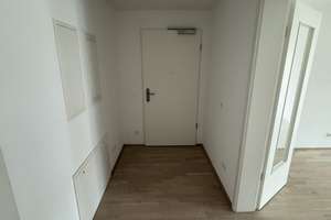 Moderne 3-Zimmer-Wohnung nahe BMW, EBK und 2 Balkonen und 2 Garagen – Fortnerstraße 22, 80933 Lerchenau-Ost, München – Vorschaubild 11