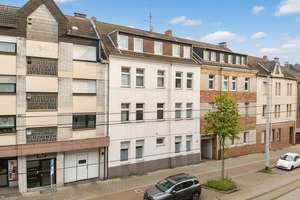 Gepflegtes Mehrfamilienhaus mit sechs Wohneinheiten und fünf Garagen in zentraler Lage – Die vollständige Adresse der Immobilie erhältst du vom Anbieter., 45891 Erle, Gelsenkirchen – Vorschaubild 4