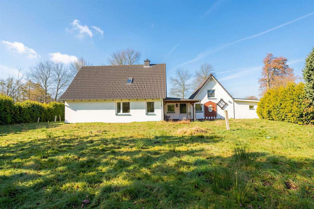 Immobilie in Halbemond - Charmantes Einfamilienhaus auf großem Grundstück – viel Potenzial in Halbemond - Bild 2