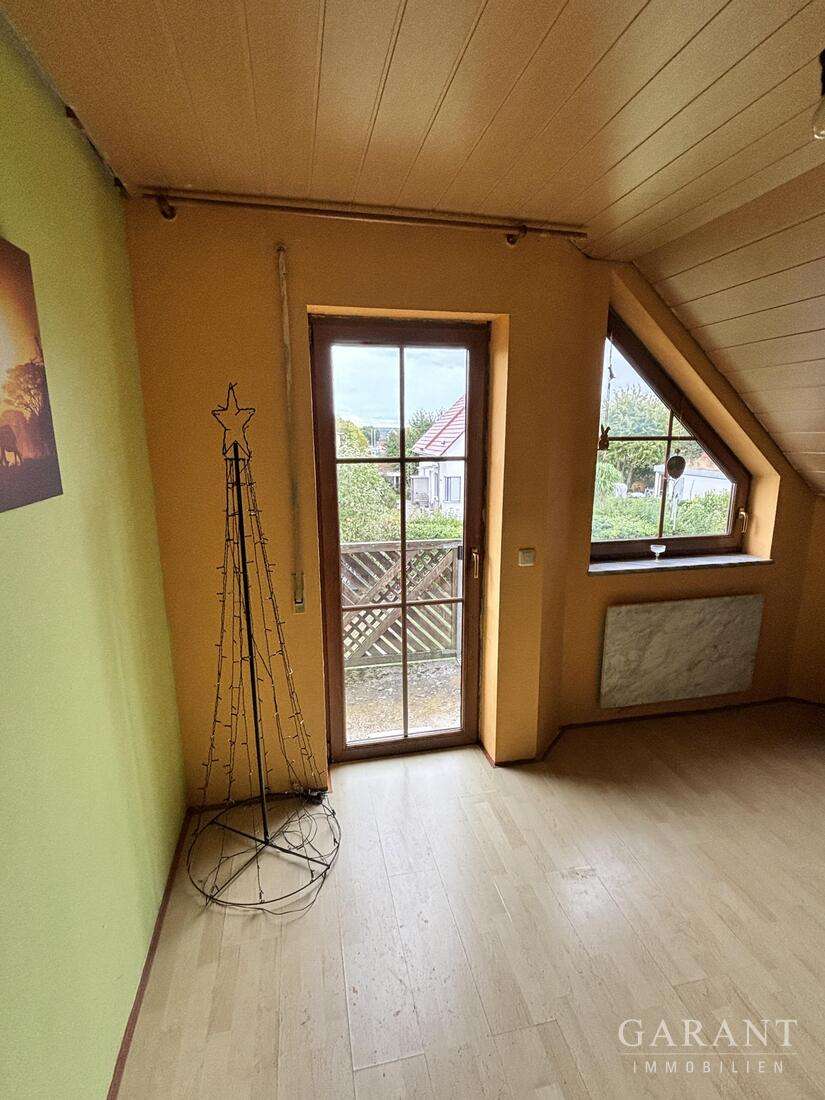 Immobilie in Pommersfelden - Einfamilienhaus mit Renovierungsbedarf in ruhiger Lage - Bild 1