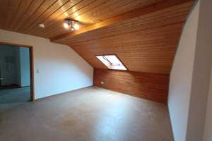 41002 - Dachgeschosswohnung mit Einbauküche im Stadtzentrum – Ludwigstraße 52, 95028 Hof – Vorschaubild 2