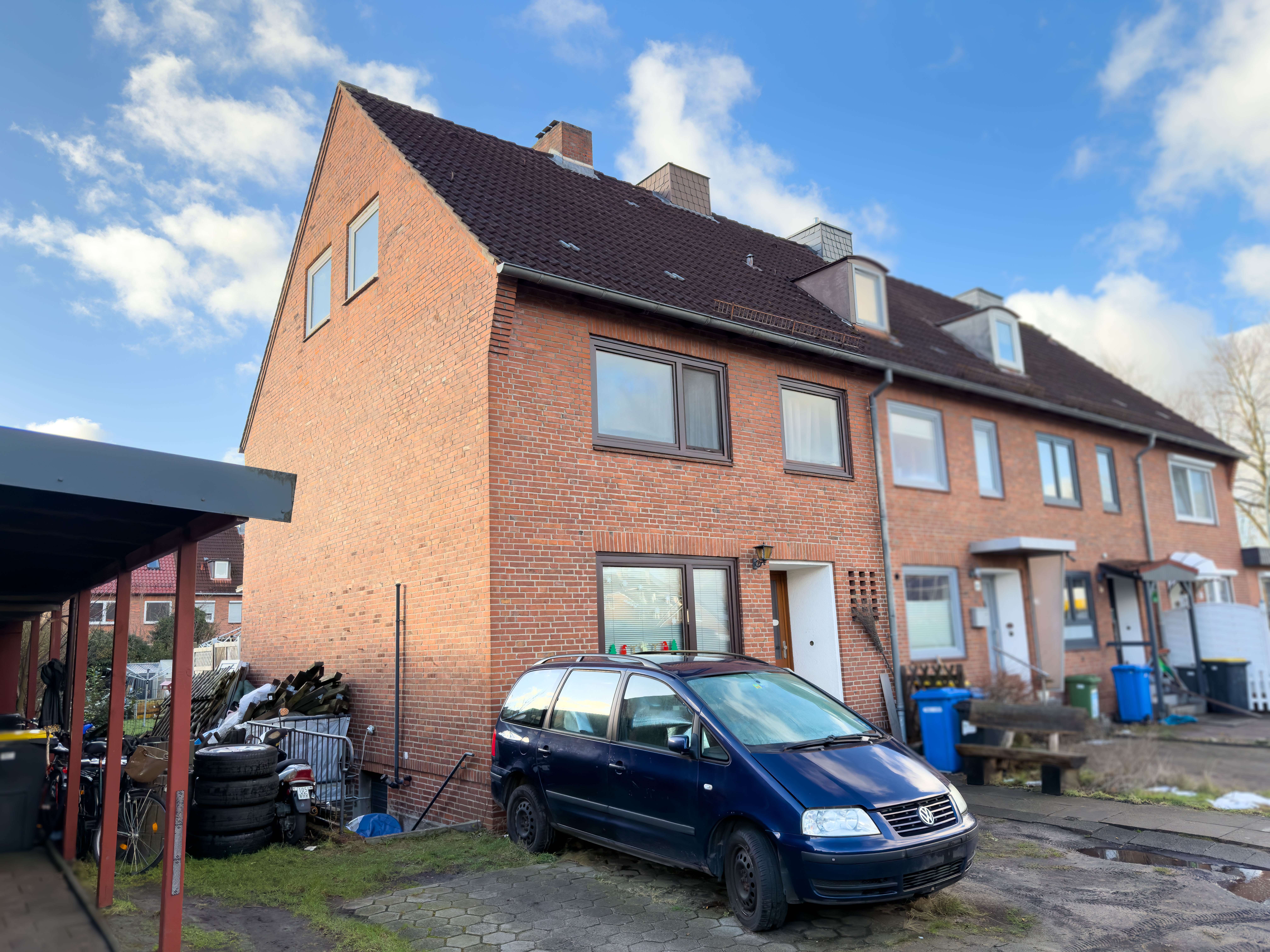 Sanierungsbedürftiges Reihenendhaus mit Potenzial auf großzügigem Grundstück, Neumünster – Bild 2