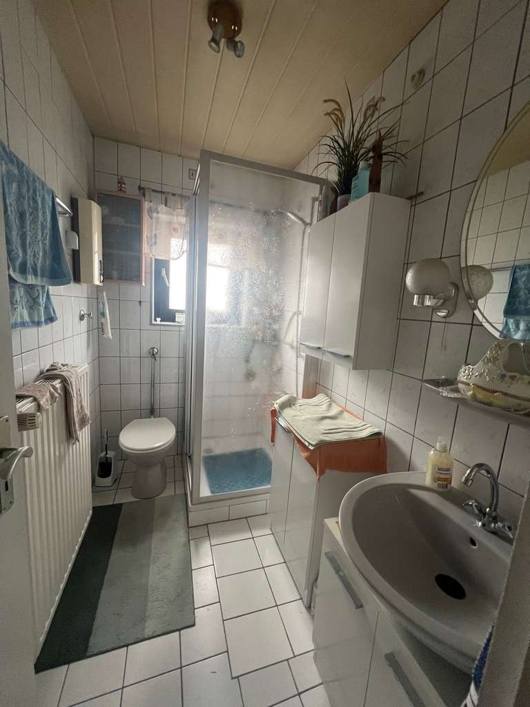 Immobilie in Wadgassen - Renovierungsbedürftiges 1- Familienhaus in Wadgassen  mit viel Potenzial - Bild 1