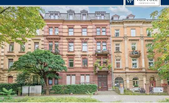 Historisches Mehrfamilienhaus mit Entwicklungspotenzial – Vollvermietetes Zinshaus in zentraler Lage