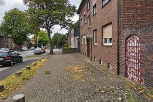 Viel Platz für den Alltag in diesem sanierungsbedürftigen Haus in Oberhausen – 46119 Heide, Oberhausen – Vorschaubild 3