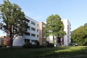 Schöne Wohnung mit Balkon // 9.OG rechts – John-F.-Kennedy-Allee 65, 38444 Detmerode, Wolfsburg – Vorschaubild 1