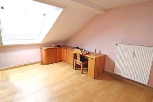 Fernsicht geboten! Gepflegtes Dreifam.-Haus mit zwei Garagen und Carport – Die vollständige Adresse der Immobilie erhältst du vom Anbieter., 92690 Pressath – Vorschaubild 13