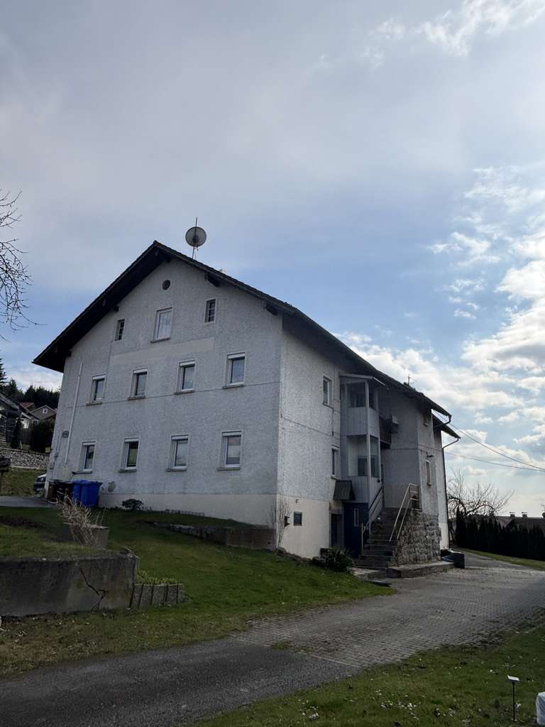 Immobilie in Büchlberg - Großzügiges Wohnhaus mit 5 Wohneinheiten, Nebengebäuden und PV-Anlagen auf ca. 4.087 m²  - Bild 4