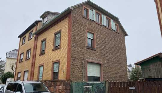Bild von 3 FH mit Garage und zusätzlichem Seitengebäude auf großzügigem Grundstück