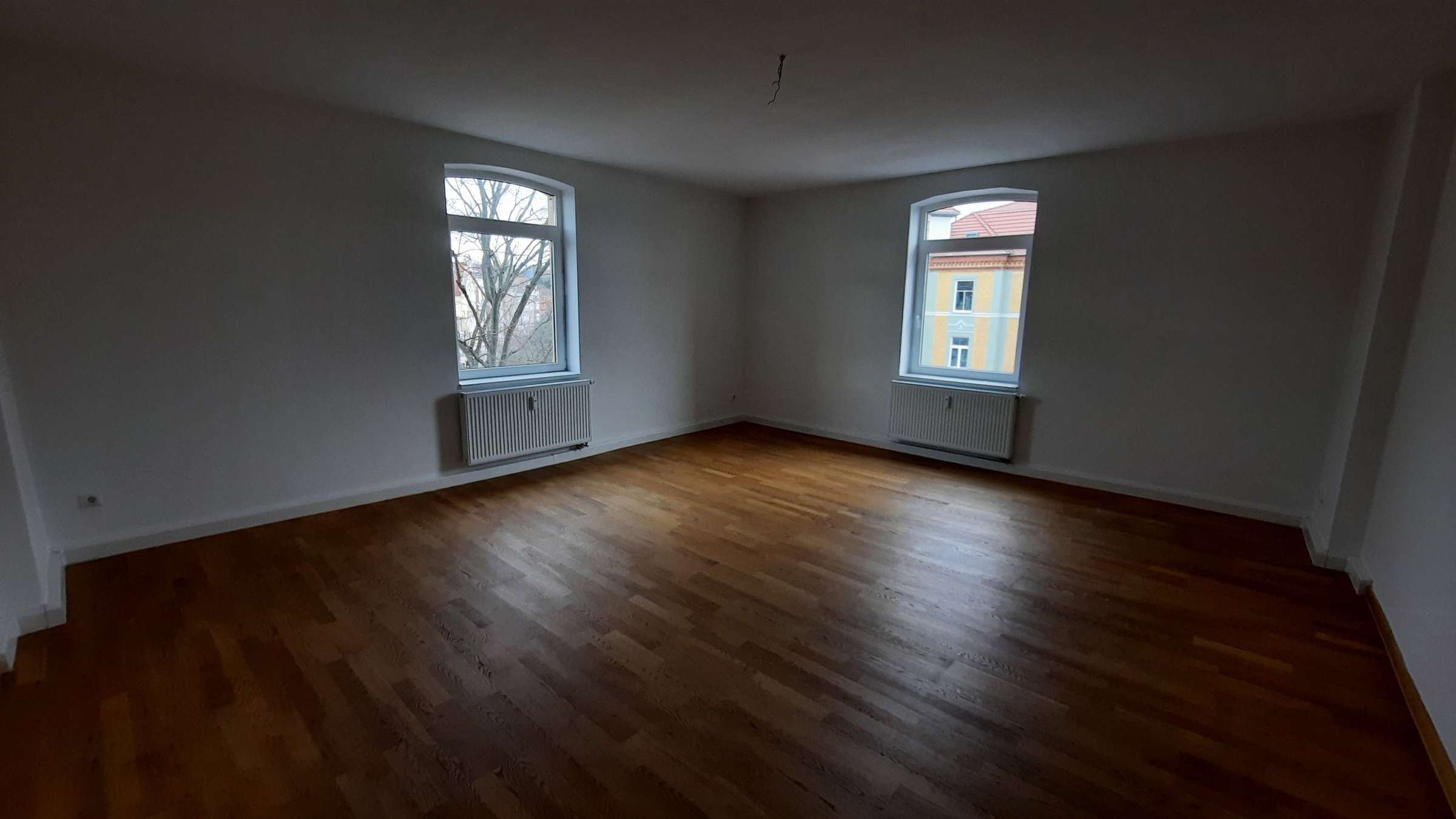 Geräumige 2-Zimmer-DG-Wohnung mit modernem Duschbad in Erfurt