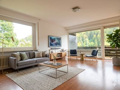 Helle, ansprechende 2-Zimmer-Wohnung in ruhiger und grüner Lage mit Südbalkon in Höfen