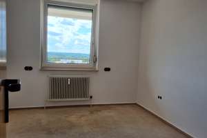 Großzügiges Wohnen über den Dächern: 4-Zi.-Whg. mit Traumaussicht & TG-Platz – Die vollständige Adresse der Immobilie erhältst du vom Anbieter., 72762 Reutlingen-Mitte, Reutlingen – Vorschaubild 4