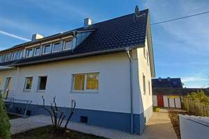 Sie suchen ein neues Zuhause für Ihre Familie? DHH mit großem Garten und Garage – Die vollständige Adresse der Immobilie erhältst du vom Anbieter., 71717 Beilstein – Vorschaubild 3