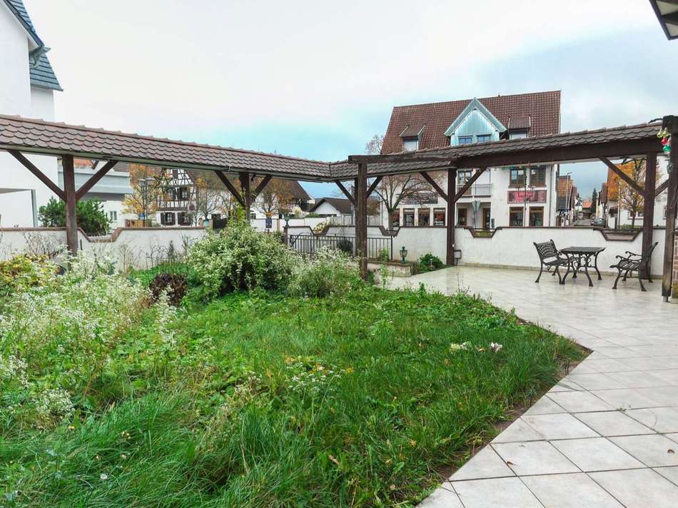 Terrasse/kl. Gartenbereich (Ge