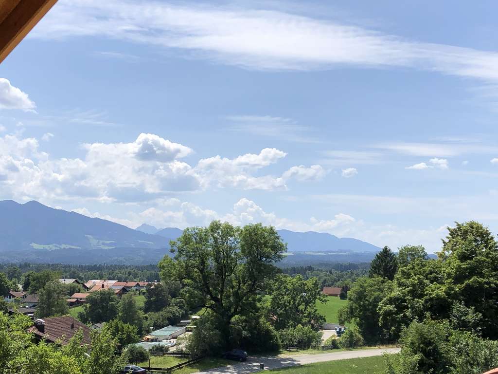 Immobilie in Uffing am Staffelsee - Zweifamilienhaus mit Bergblick und teilweise Seeblick - Bild 0