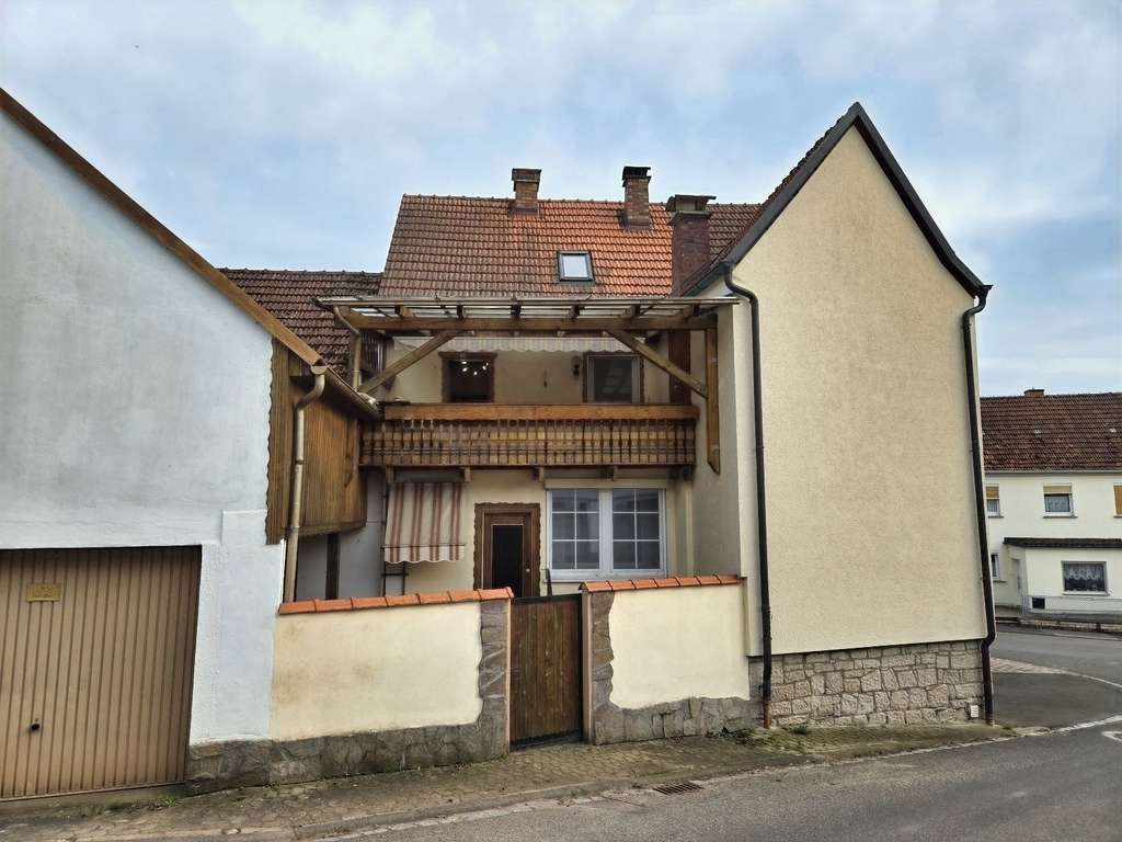 Immobilie in Oberaurach - Großes EFH (Wfl. 160 m²) mit Garten und Nebengebäude in ruhiger Lage von Oberschleichach - Bild 3