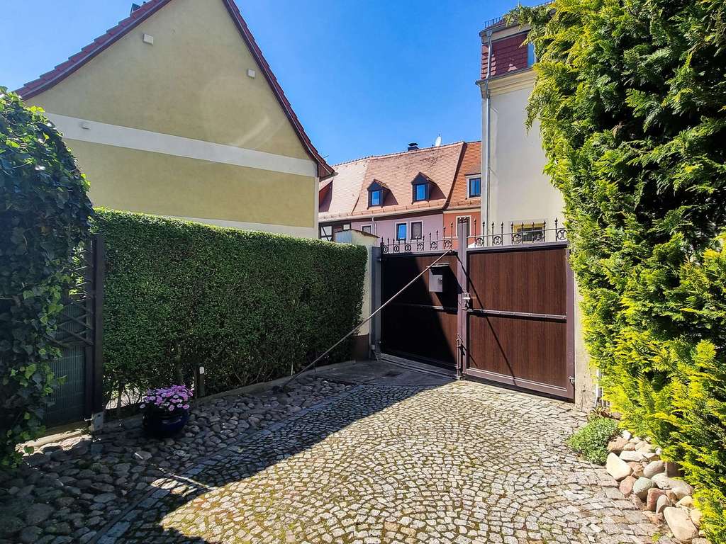 Immobilie in Delitzsch - 182 m² Wohnfläche + 74 m² Gewerbefläche im Erdgeschoss I Einliegerwohnung-Wohnung im DG - Bild 2