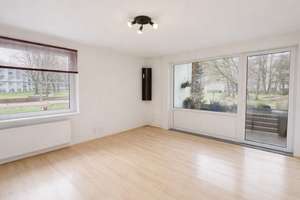 3-Zimmer-Erdgeschosswohnung mit Balkon und Gestaltungspotenzial in ruhiger Lage.