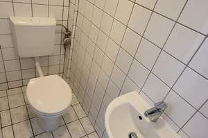 Erdgeschoß-frisch renoviert-separater Eingang-Balkon-Tiefgarage-von Privat – Elmshorner Straße 15, 25421 Pinneberg – Vorschaubild 11