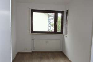 Ruhige 3,5-Zimmer-Maisonettewohnung mit Balkon, Küche, Kachelofen, Garage – Holtzendorffstraße 7, 81549 Südgiesing, München – Vorschaubild 16