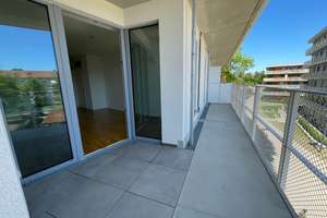 Modern wohnen: Tiefgarage, EBK und ein großer Balkon!