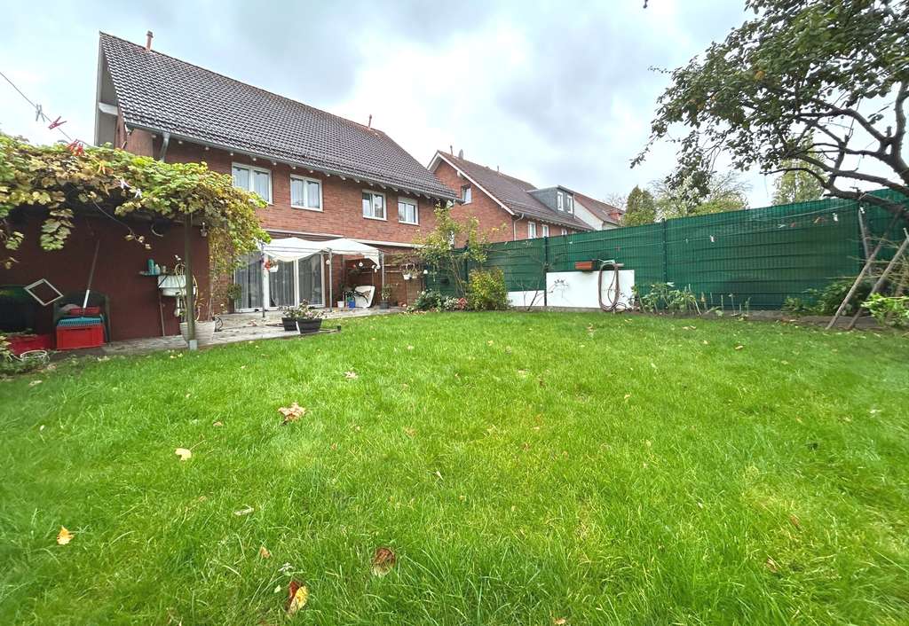 Ihr neues Zuhause - Schönes Haus mit großem Garten und Garage