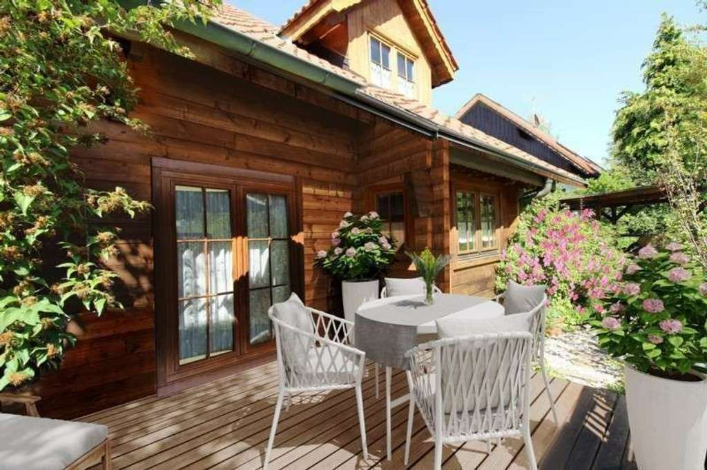 Immobilie in Fischach - Gesundes Wohnen in hochwertigem Holzhaus mit ELW in massiver Blockbauweise in Fischach - Bild 0