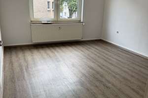 Zentrale Lage zwischen Stadtmitte und Frohnhausen! Modernisiert in 2018. – Frohnhauser Straße 118, 45144 Holsterhausen, Essen – Vorschaubild 2