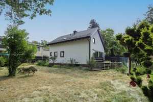 Bezugsfreies Einfamilienhaus mit uneinsehbarem Garten & viel Platz für die ganze Familie in Feucht – Nürnberger Land (Kreis) – Vorschaubild 1