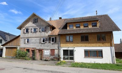 3-FAMILIENHAUS IN NEUWEILER