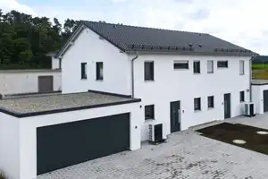 Erstbezug • Energieeffizienzhaus KfW 55 in familienfreundlicher Wohnlage direkt am Ortsrand