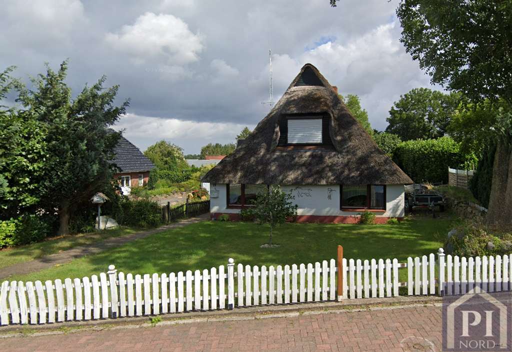 Immobilie in Schülldorf - Historisches Reetdachhaus mit Charme, großem Potenzial und Sanierungsbedarf in Top Lage - Bild 0