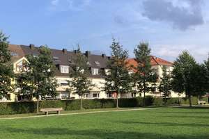 Lichtdurchflutete 1-Zimmer-Wohnung mit Balkon und Einbauküche in München Sendling-Westpark