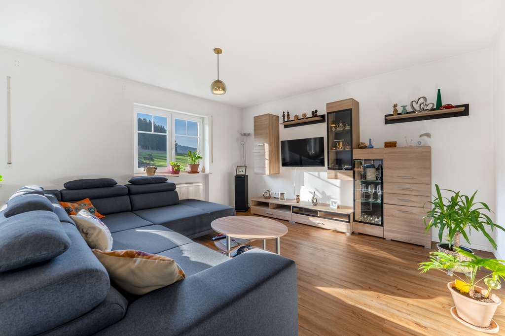 Immobilie in Regen - Charmante Maisonette-Eigentumswohnung mit Gartenanteil und Kachelofen! - Bild 0