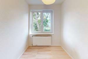 Gemütliche 3-Zimmer-Wohnung und Wannenbad – bezugsfertig in Zentraler Lage Cronenberg – Die vollständige Adresse der Immobilie erhältst du vom Anbieter., 42349 Cronenberg, Wuppertal – Vorschaubild 2