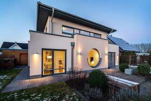 Architektenhaus in moderner Staffelgeschoss-Bauweise