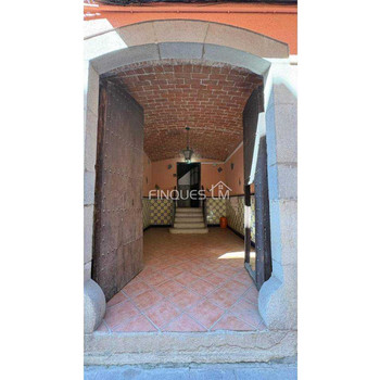 Großes Haus zum Verkauf im Zentrum von Santa Coloma de Farners