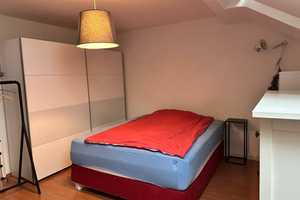 Möblierte 2-Zimmer-Dachgeschosswohnung in Köln-Neu-Ehrenfeld – ab sofort frei – Liebigstraße 217, 50823 Köln – Vorschaubild 1