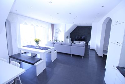 Exklusives Wohnen in ruhiger, naturnaher Lage – Maisonette-Wohnung mit vielseitigem Raumkonzept