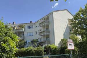 Sehr Zentrale frisch sanierte 2. Zi. Wohnung in Forstenried
