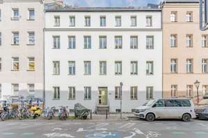Charmante, bezugsfreie 1,5-Zimmer-Wohnung mit Balkon in bester Lage von Berlin-Mitte! Denkmalschutz – Die vollständige Adresse der Immobilie erhältst du vom Anbieter., 10119 Mitte (Ortsteil), Berlin – Vorschaubild 3