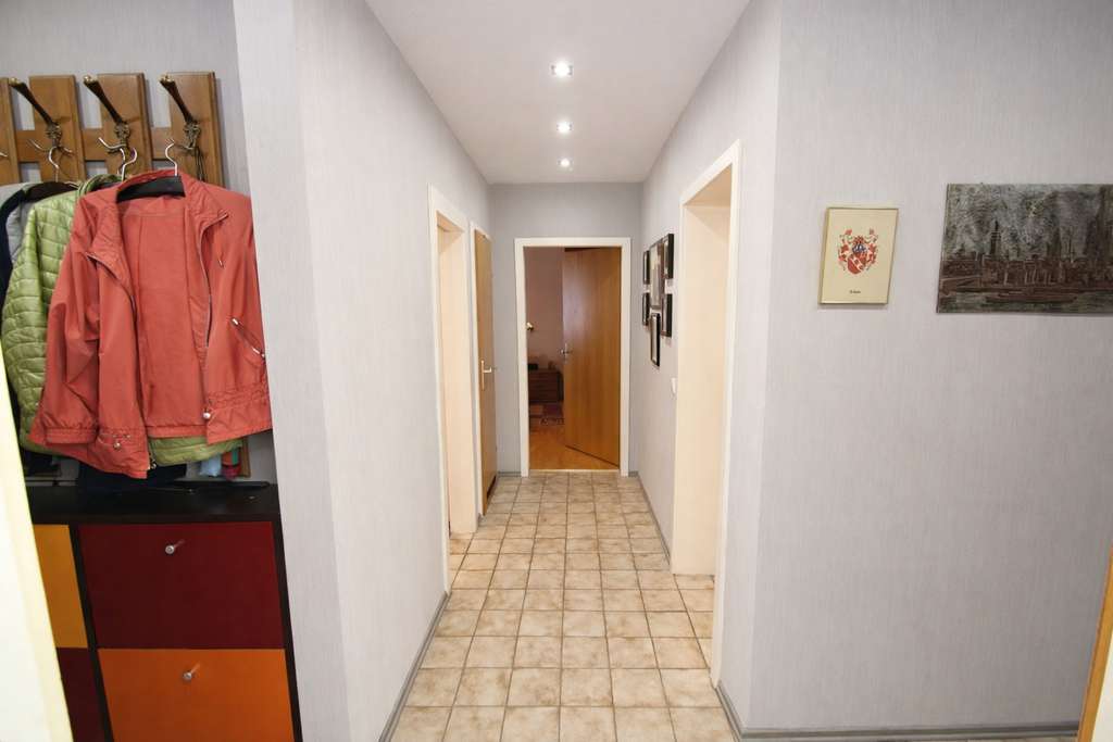 Immobilie in Brühl - Mit 3D: Mehrfamilienhaus | 4 Einheiten (2 Wg. frei) + 4 Garagen | – Potenzial bis ca. 40.000 € p.a. - Bild 4