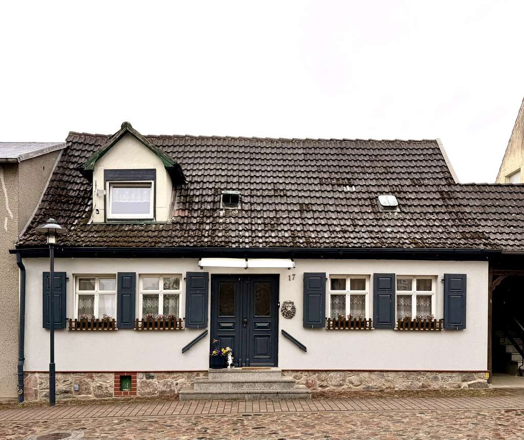 Immobilie in Meyenburg - Charmantes Zuhause mit Wohlfühlcharakter – einziehen, ankommen, weiter gestalten. - Bild 0