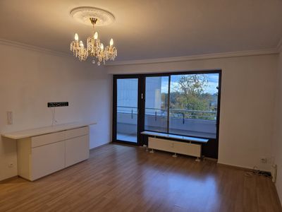 Sehr helle mit Weitblick in hervorragender Lage und sehr ruhige Nachbarschaft. 2,5 Zimmer Wohnung.